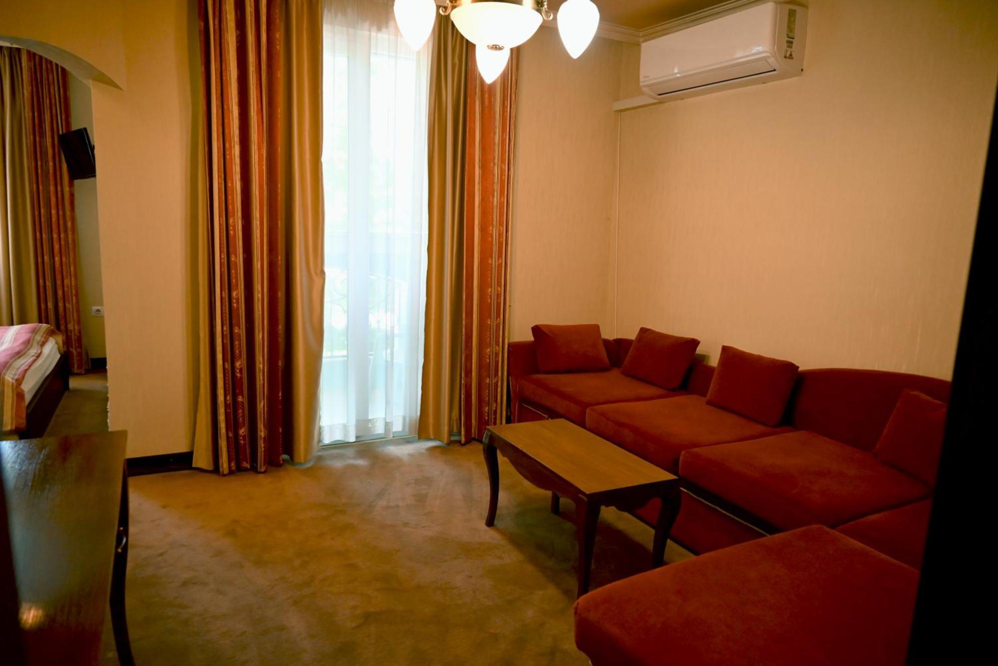 Family Hotel Lazur Kyustendil Buitenkant foto