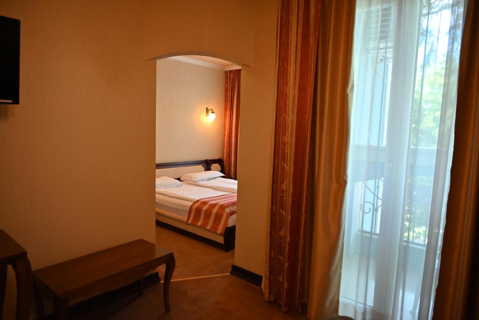 Family Hotel Lazur Kyustendil Buitenkant foto