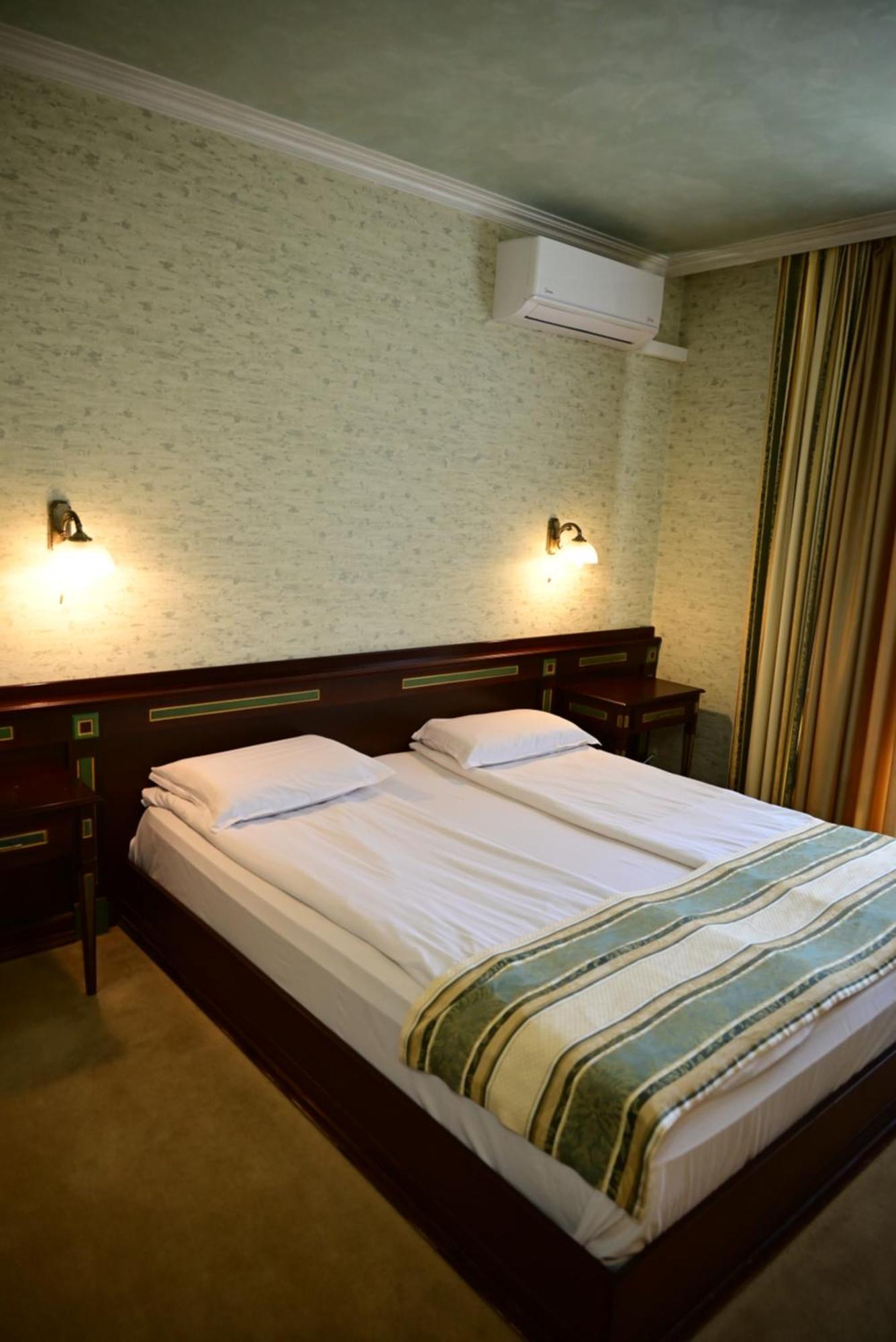 Family Hotel Lazur Kyustendil Buitenkant foto