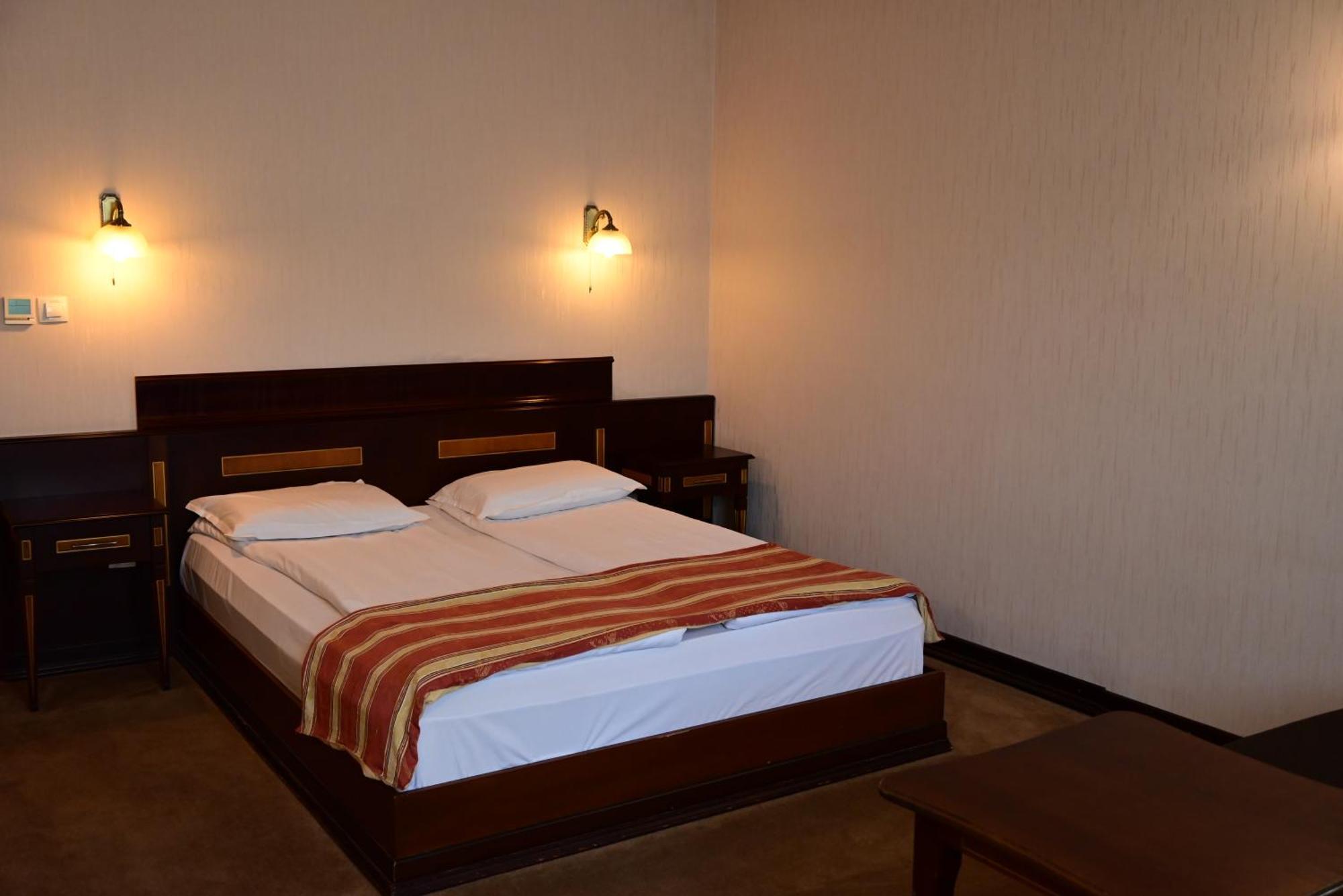 Family Hotel Lazur Kyustendil Buitenkant foto