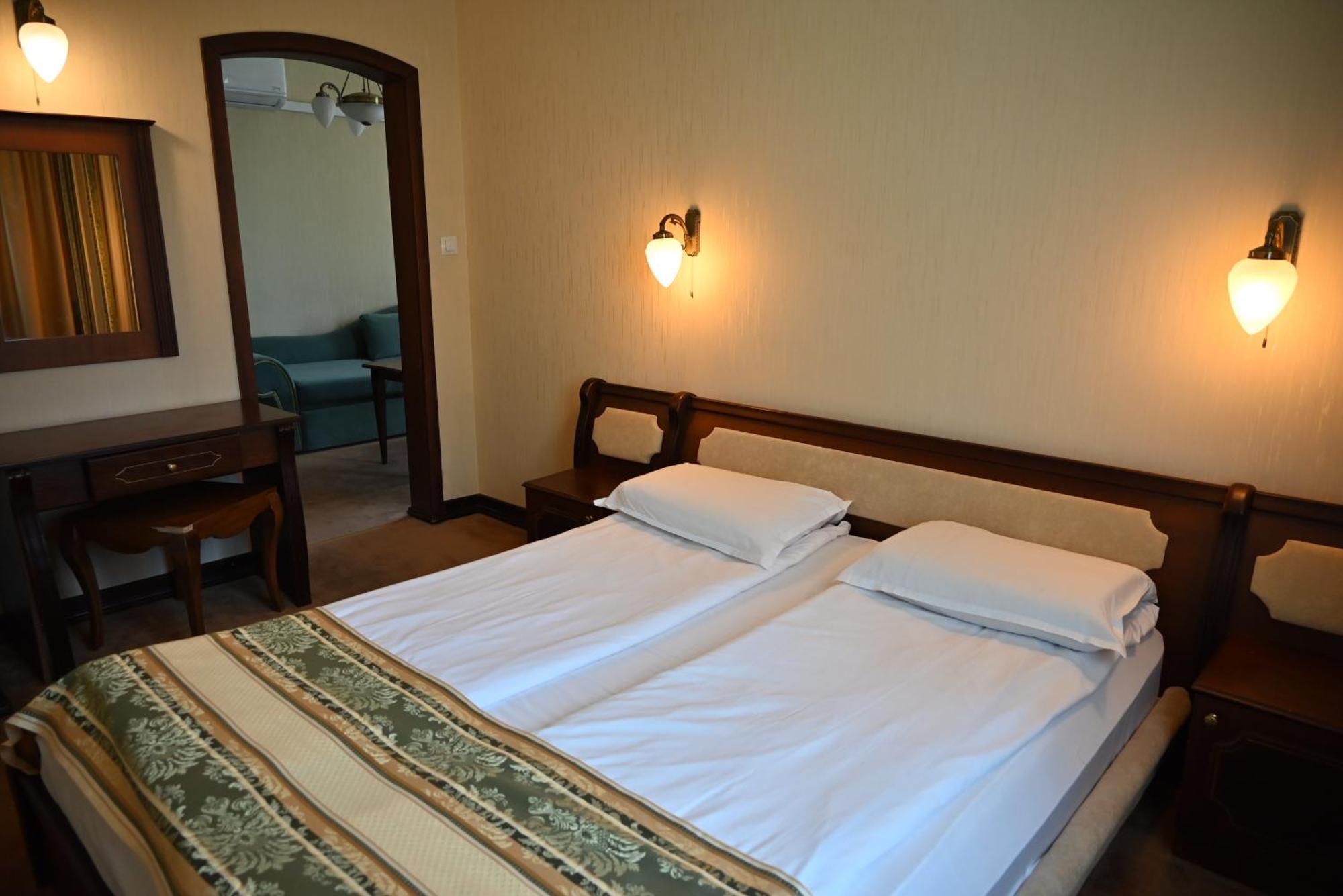 Family Hotel Lazur Kyustendil Buitenkant foto