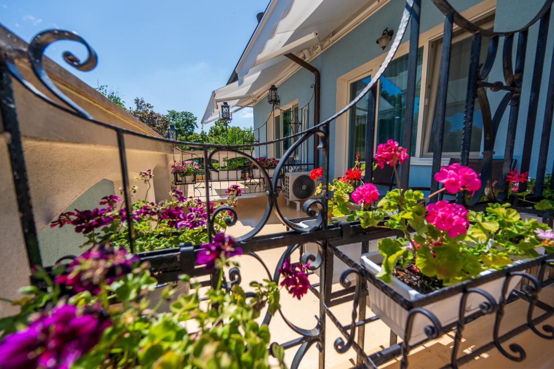 Family Hotel Lazur Kyustendil Buitenkant foto